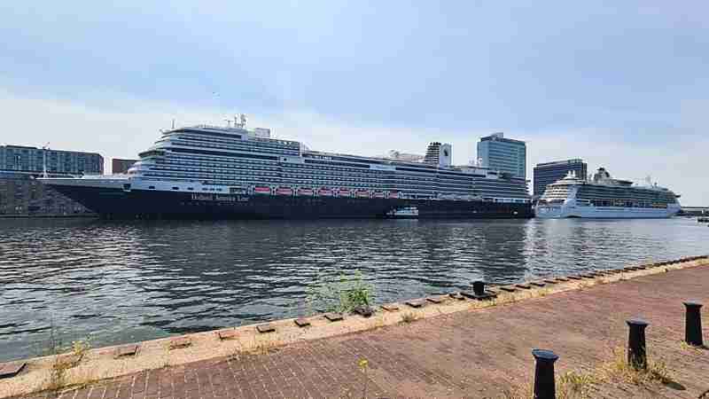 Amsterdam, tags: übertourismus - upload.wikimedia.org