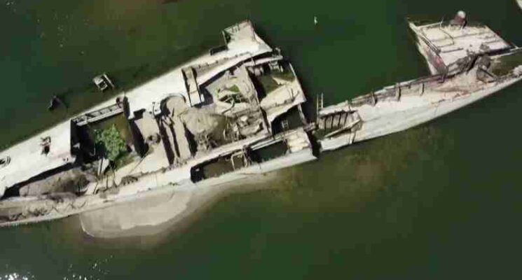 Sunken WW2 warships uncovered after drought hits River Danube, Video Screenshot, tags: nazi-schiffswracks der donau - Youtube