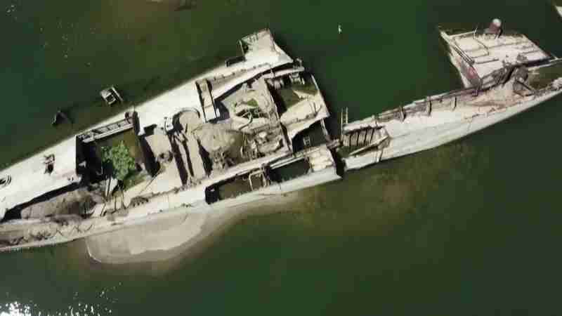 Sunken WW2 warships uncovered after drought hits River Danube, Video Screenshot, tags: nazi-schiffswracks der donau - Youtube