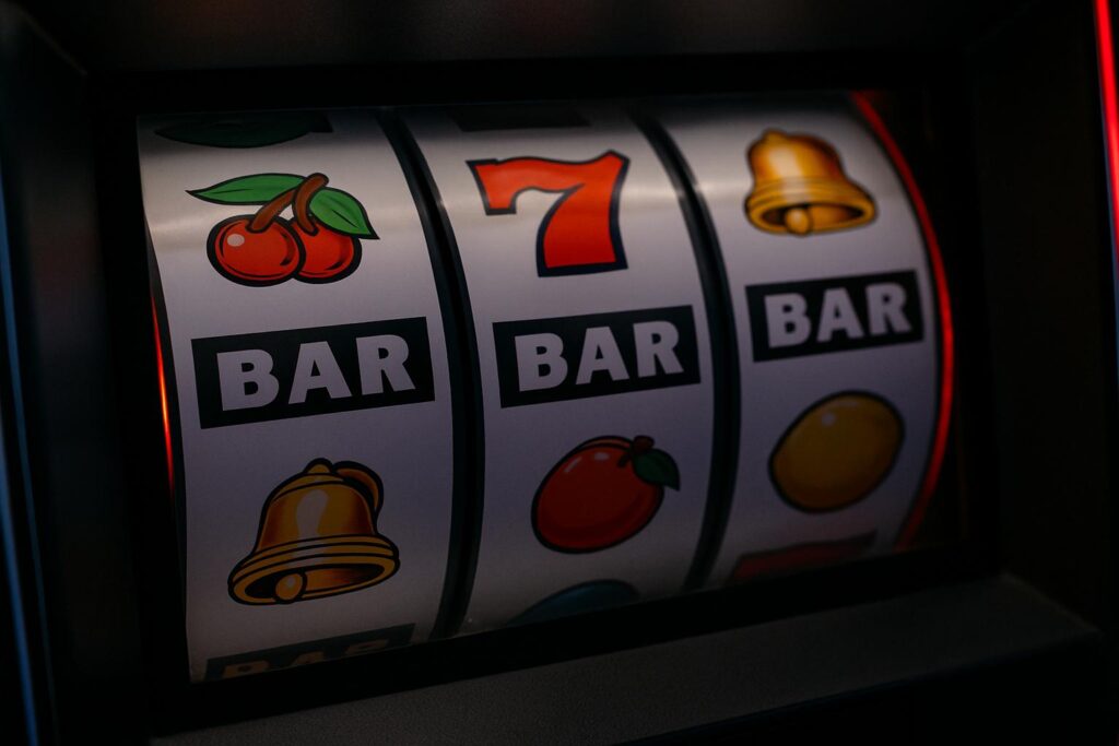 Losses That Feel Like Wins: How Casinos Use Near-Misses to Fire Dopamine